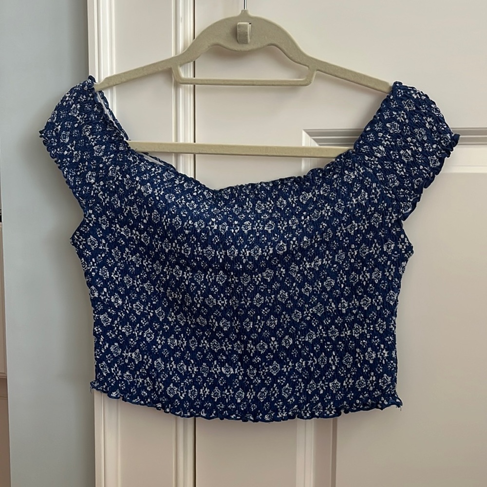 Hollister blue and white patterned top
